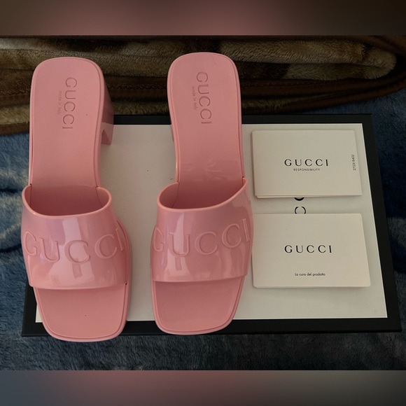Brand new Gucci Women's rubber slide sandal pink color - Picture 5 of 5